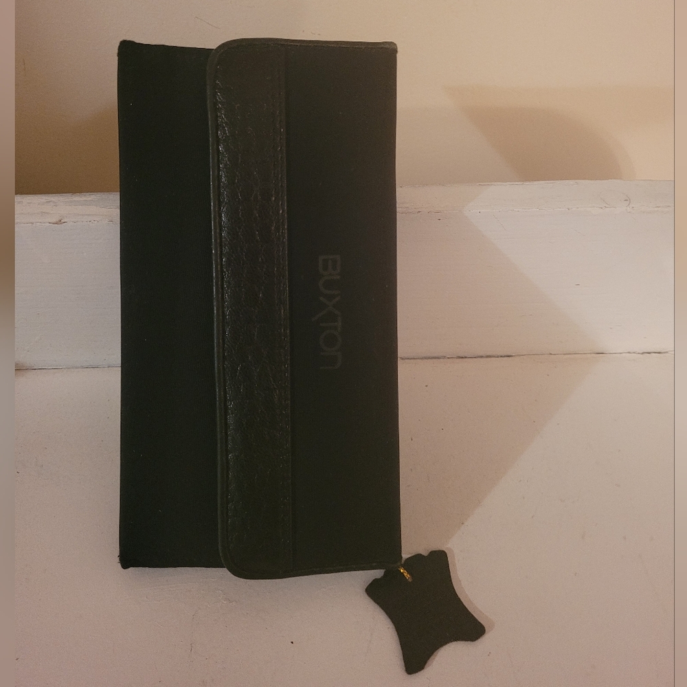Buxton Women's Black Wallet